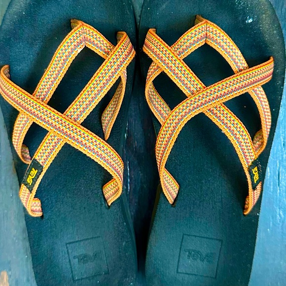 Women’s Teva Flip Flops Size 5 Orange Multicolor/Black PreOwned Good Condition - Picture 5 of 5